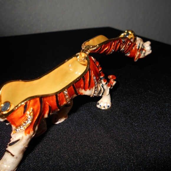 Mini Tiger Jewelry Box - Picture 3 of 4